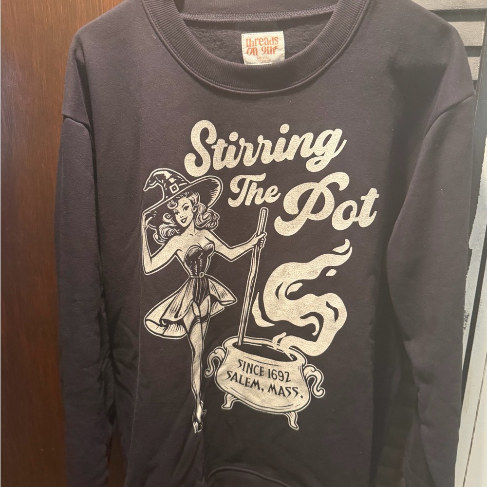 Stirring The Pot Graphic Sweatshirt Halloween witch women’s size medium
